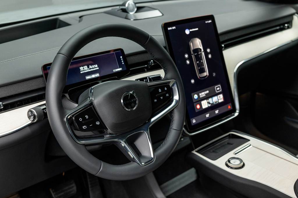 安全仍是第一/搭载DUS驾驶员感知系统 沃尔沃EX90国内首秀