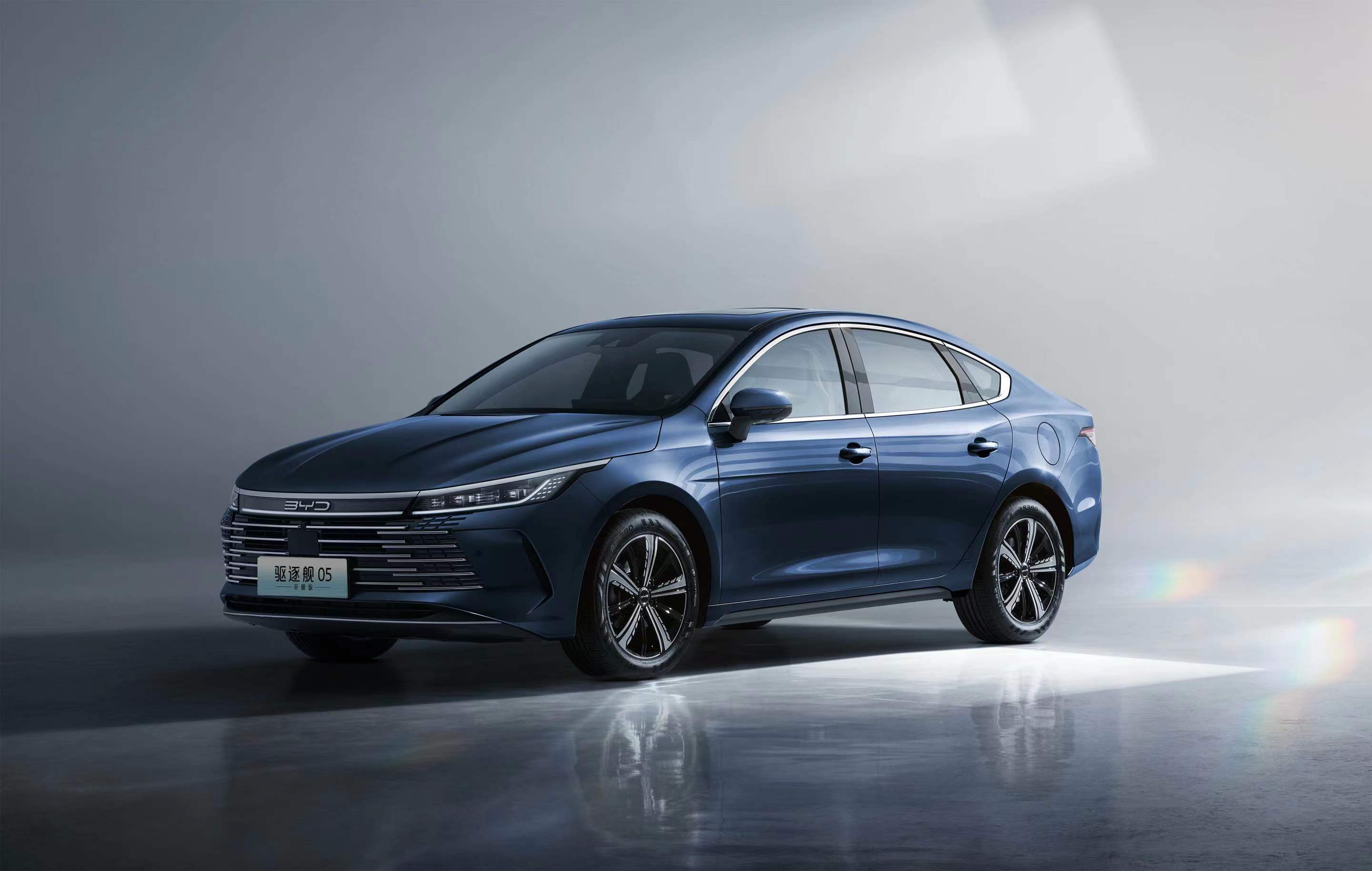 直击合资燃油最低价/7.98万元起 比亚迪驱逐舰05荣耀版上市