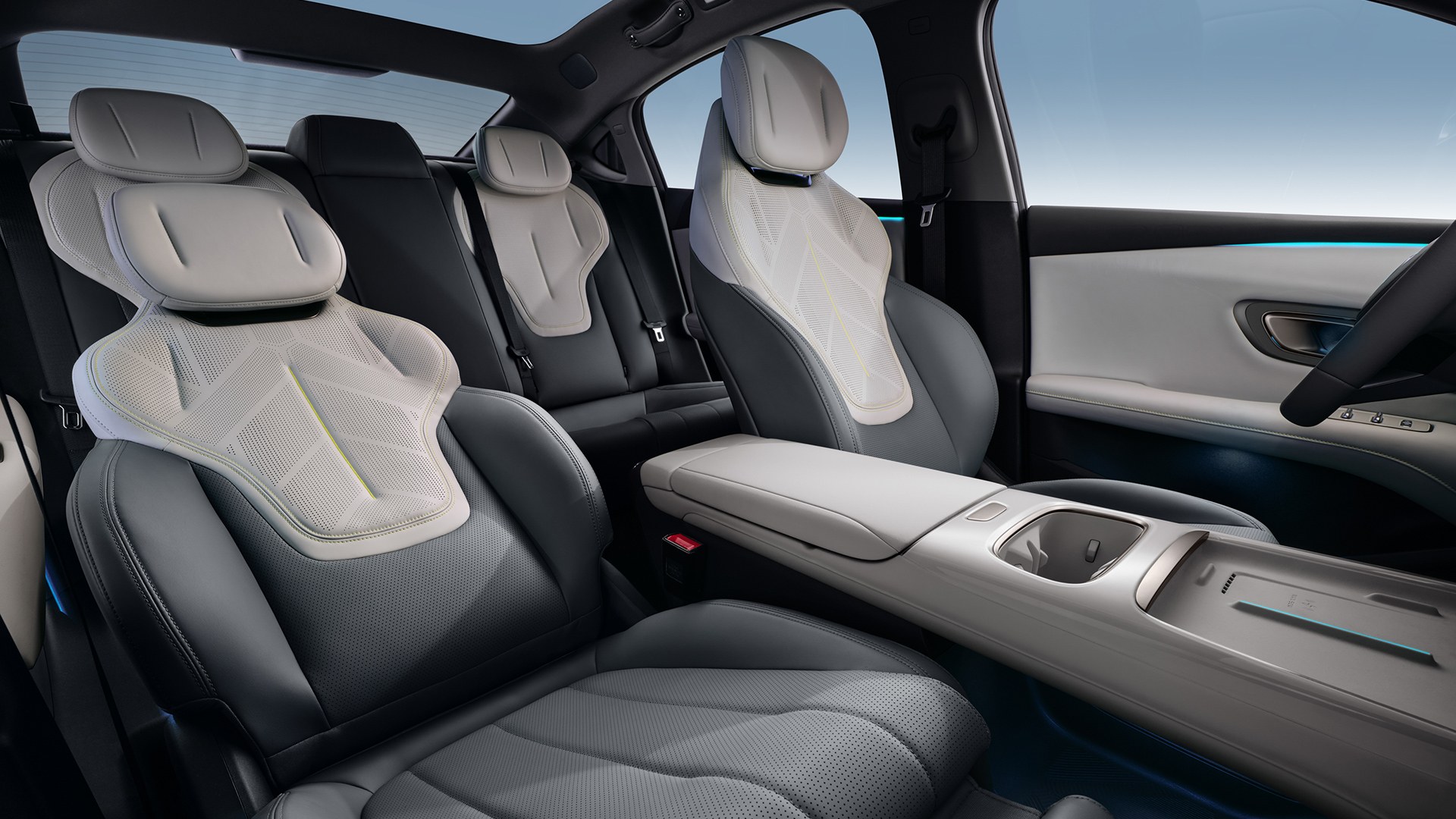 配超跑同款磁流变悬架 深蓝L06预售13.99万起 配超跑同款磁流变悬架 深蓝L06预售13.99万起