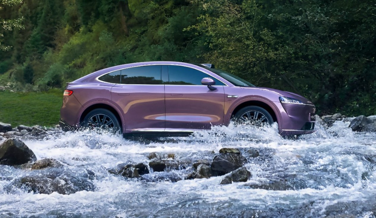 智界R7对比Model Y：六边形战士如何颠覆25万级SUV市场格局？