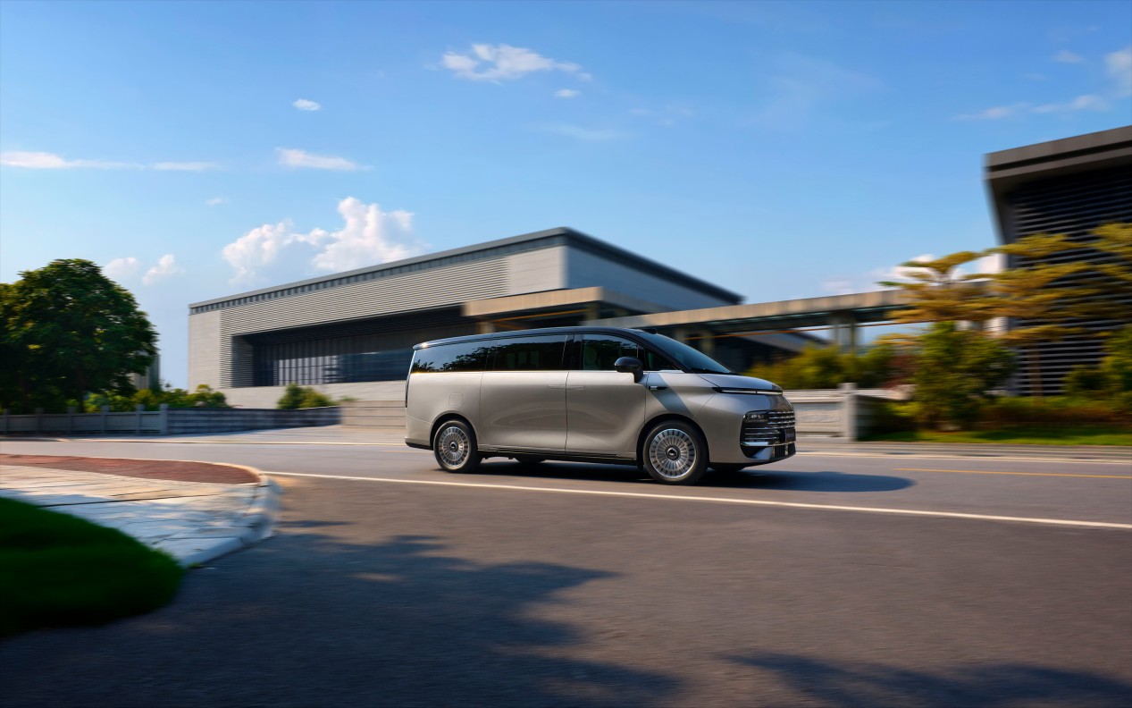 26.98万拿下“全家快乐车” 银河V900空间、智能、安全全拉满～