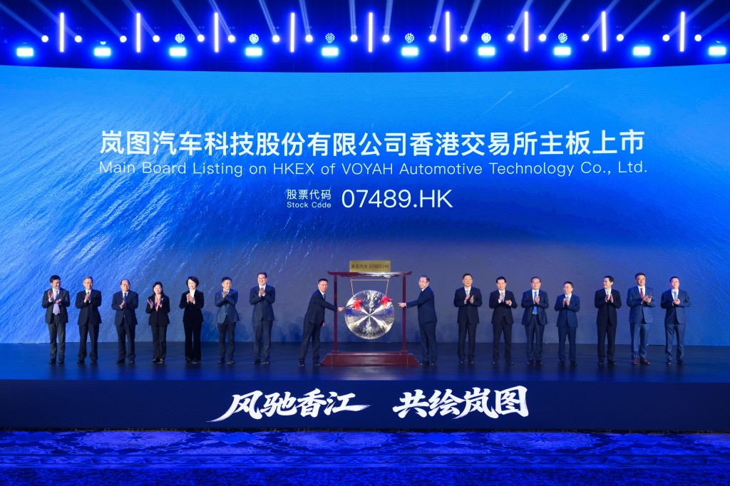 622标准大空间 岚图泰山X8全维度碾压8系五座SUV建立庭院级新标杆