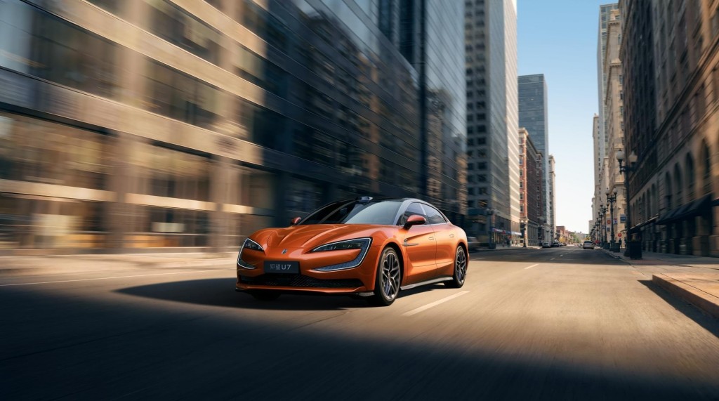 仰望2026款旗舰矩阵联袂上市 重塑高端出行体验