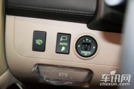 一汽丰田-皇冠-V6 2.5 Royal 真皮天窗导航版