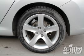 东风标致-408-2.0L手动豪华版