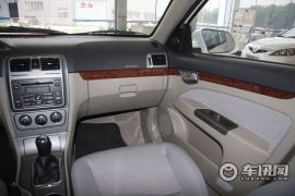 长安汽车-CX30-三厢 1.6 MT标准型