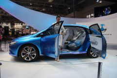 比亚迪戴姆勒-DENZA