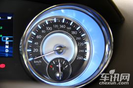 克莱斯勒-克莱斯勒300C- 3.6 豪华版