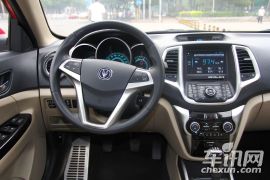 长安汽车-长安逸动EADO-1.6L MT 尊贵型