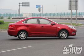 长安汽车-长安逸动EADO-1.6L MT 尊贵型