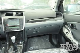 众泰汽车-众泰Z300-1.5 尊贵型