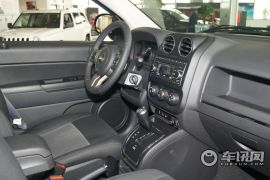 吉普-指南者-2.0 运动版