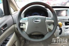 比亚迪-比亚迪M6-尊稳版 2.4L 自动 尊贵型