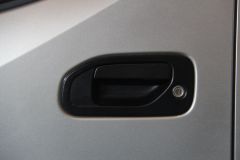 郑州日产-NV200