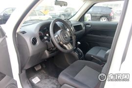 Jeep-自由客-2.4 豪华导航版