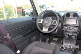 Jeep-自由客-2.4 豪华导航版