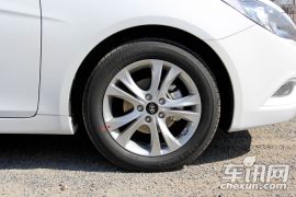 北京现代-索纳塔八-2.0自动尊贵版