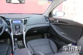 北京现代-索纳塔八-2.0自动尊贵版