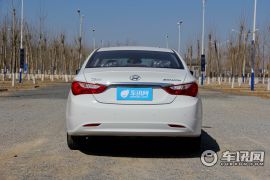 北京现代-索纳塔八-2.0自动尊贵版