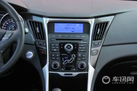 北京现代-索纳塔八-2.0自动尊贵版