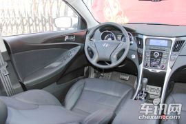 北京现代-索纳塔八-2.0自动尊贵版