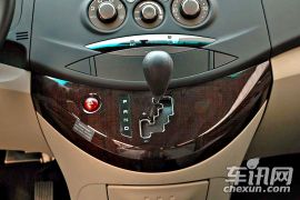 三菱-格蓝迪-2.4 七座舒适版