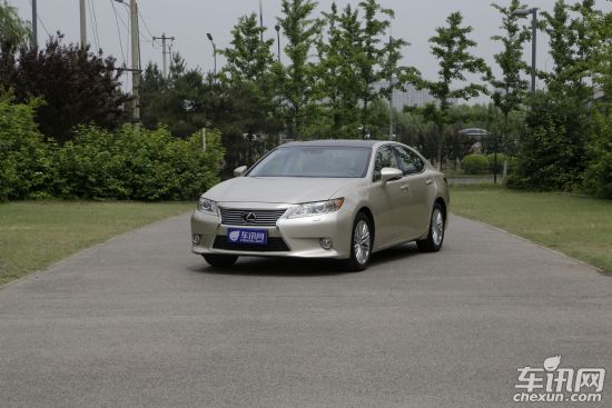 雷克萨斯es300h宝蓝色现车 car_550_367_9D712C086458E1067E67725B82A95F05.jpg