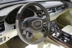 奥迪-奥迪A8L 混动版