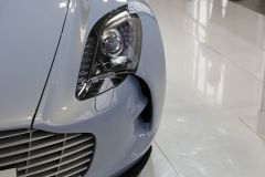 阿斯顿·马丁-One-77