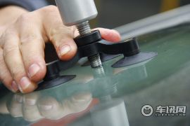 玻璃破损能修吗？体验前档风玻璃树脂修复