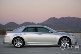 克莱斯勒-克莱斯勒300C SRT8
