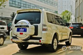 三菱-帕杰罗-3.0L 豪华版