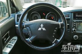 三菱-帕杰罗-3.0L 豪华版