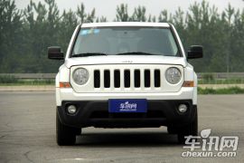 Jeep-自由客-2.4L 豪华导航版