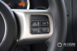 Jeep-自由客-2.4L 豪华导航版