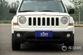 Jeep-自由客-2.4L 豪华导航版