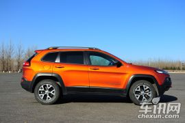 Jeep-自由光-2.4L 都市版