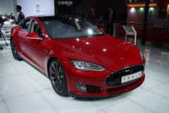 TESLA-MODEL P85D