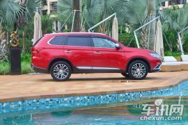 三菱-欧蓝德-2.4L 四驱精英版 5座