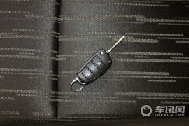 江西五十铃-瑞迈-2.8T两驱豪华款JE493ZLQ4CA