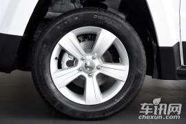 Jeep-自由客-2.4L 豪华导航版  ￥27.69