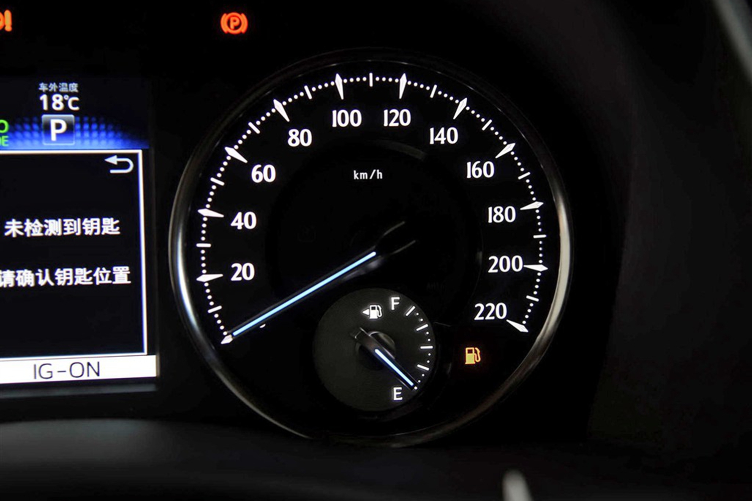 奔跑国六v260L改装迈巴赫vs680商务车..