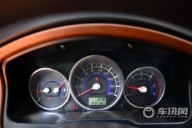 江铃集团轻汽-骐铃T5-2.8T两驱尊贵型加长轴距JE493ZLQ4E