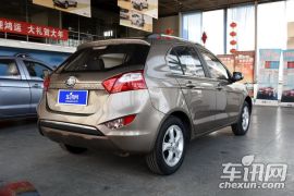 天津一汽-夏利N7-1.3L 自动豪华型