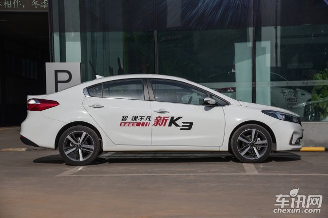 新款k3报价及图片,2021款起亚K3 车身侧面,新款k3基本保持了现款车型的设计,不同的是新车车顶增加了