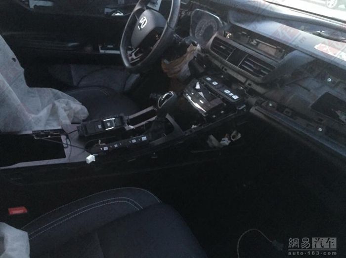幻速全新溜背SUV谍照曝光 或对标启辰T90