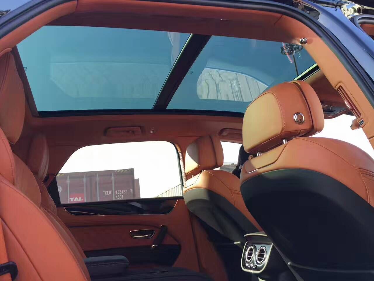 新款宾利添越柴油4.0 汽油6.0现车享钜惠