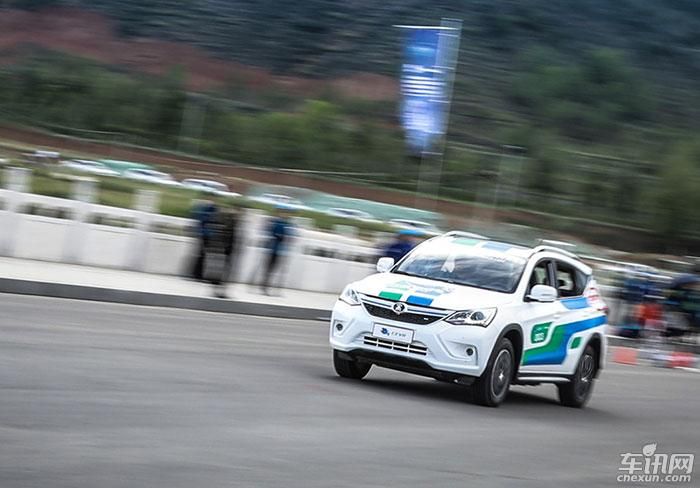 比亚迪宋EV300挑战天境之旅 征服青海湖 