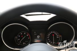 阿尔法罗密欧-Stelvio-2.0T 200HP 精英版
