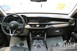 阿尔法罗密欧-Stelvio-2.0T 200HP 精英版